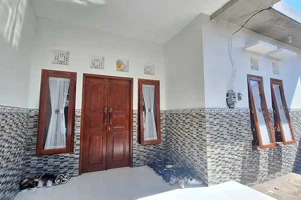 Rumah Sebelah Rumah Sakit di Kaliuntu